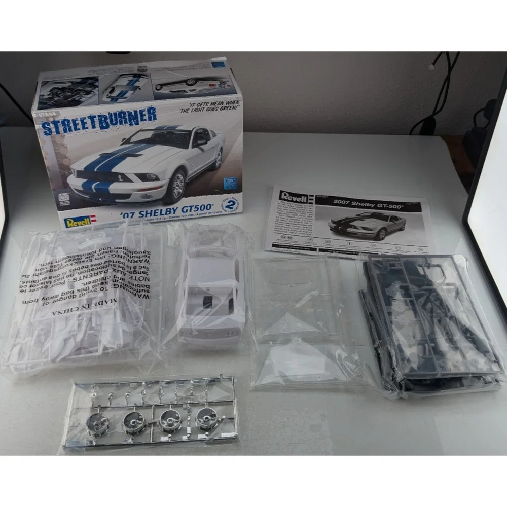 Revell 85-2097 '07 Shelby GT500 1:25 Streetburner Model Kit Open Box